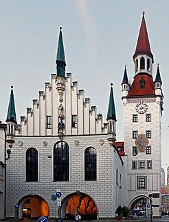 Старая ратуша на площади Мариенплац в Мюнхене